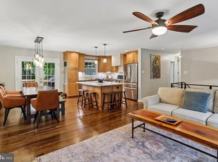 2003 Rampart Dr, Alexandria, VA 22308