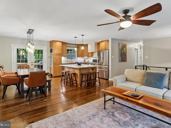 2003 Rampart Dr, Alexandria, VA 22308