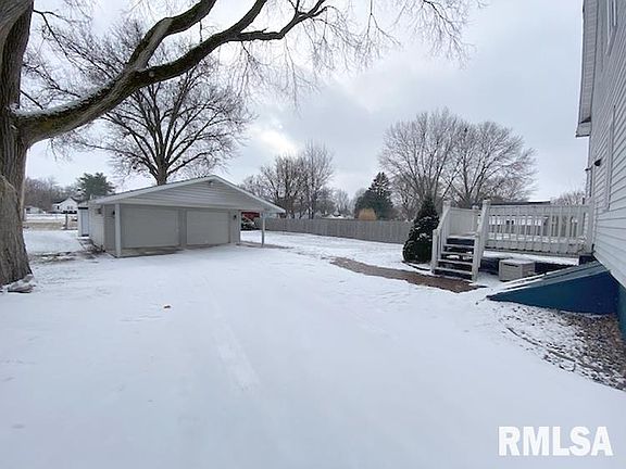 5th image of 832 E 3rd St