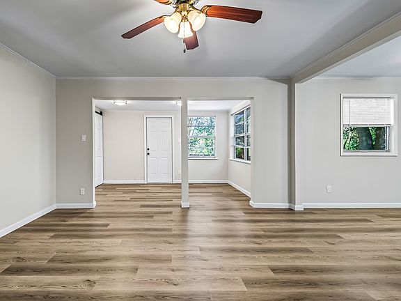 4th image of 2208 Berkshire Dr