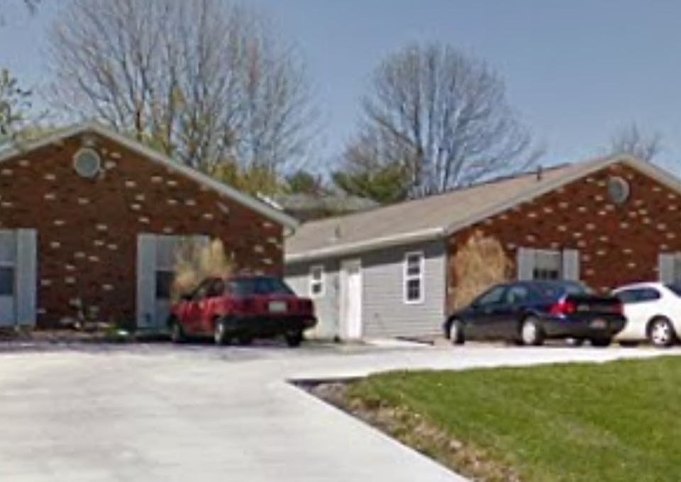 1st image of 865 Beech Ct APT A