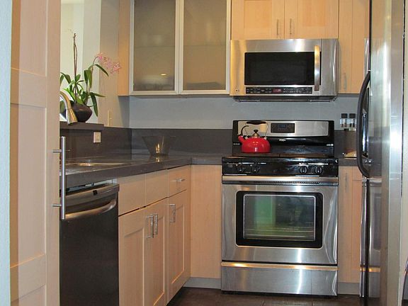 2nd image of 2480 Penmar Ave APT 4