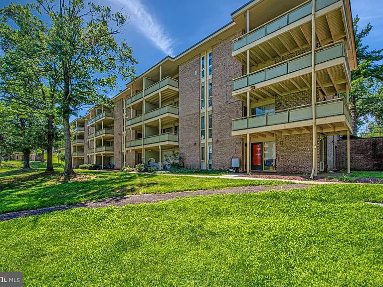 7170 Donnell Pl #C1 — Photo 32
