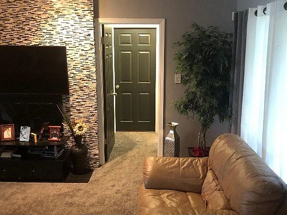 2nd image of 926 Japonica Ln