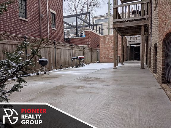 2nd image of 1200 W Wellington Ave #3-3006