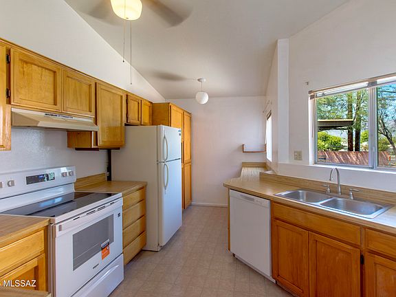 3rd image of 4306 E Fort Lowell Rd #57