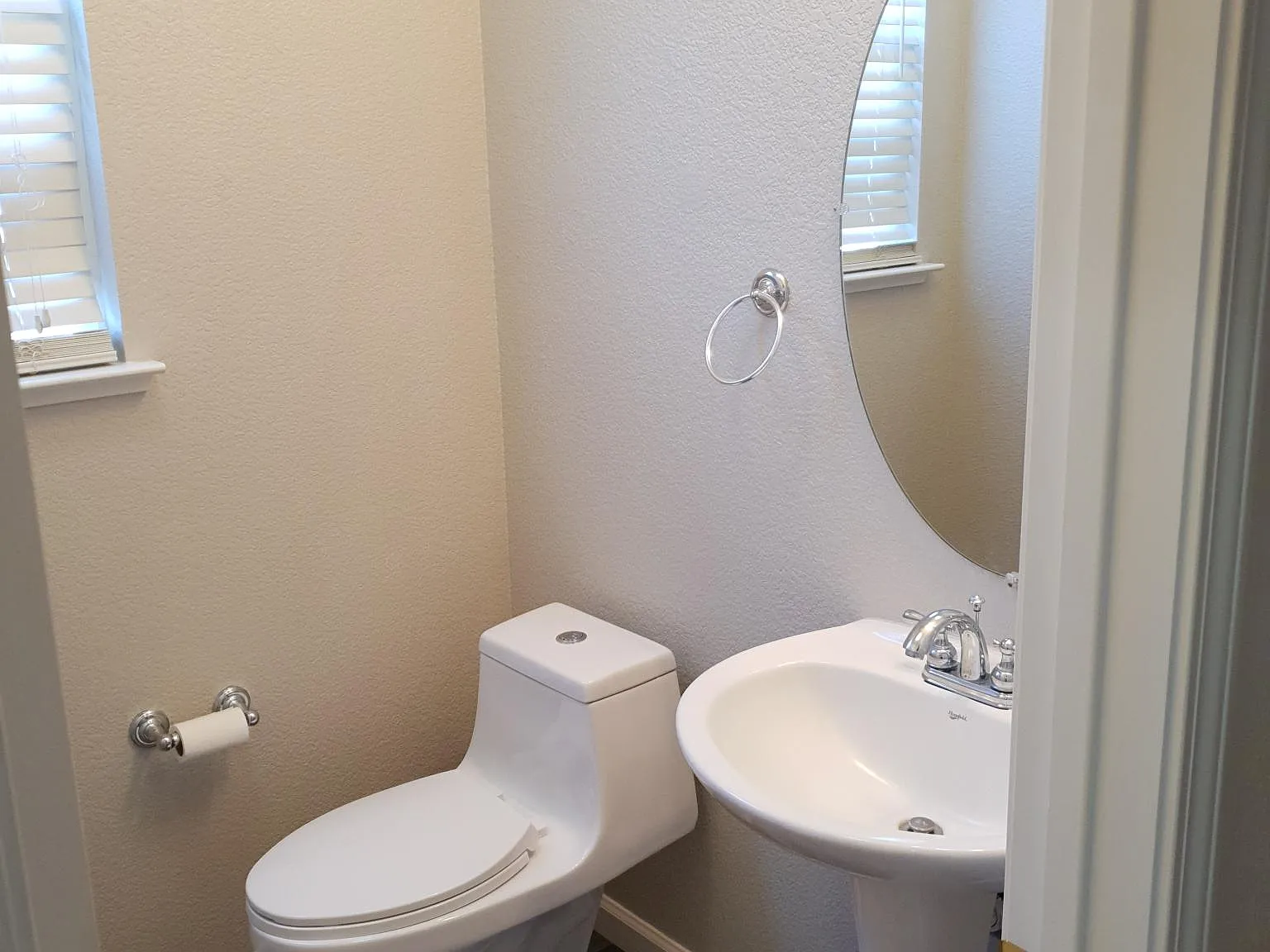 3 bed, 2.5 bath, 1910 sqft, $2,612 — Photo 3