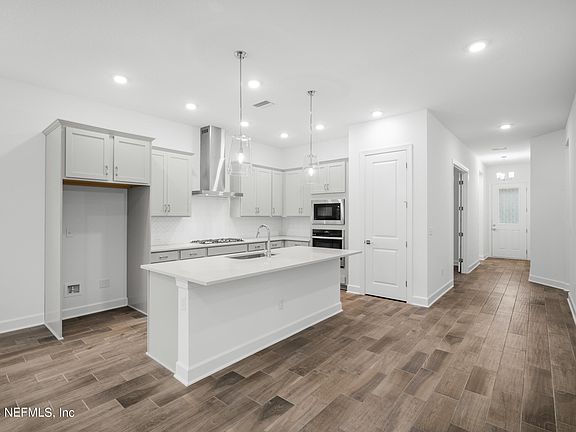 3rd image of 89 LATHAM Drive