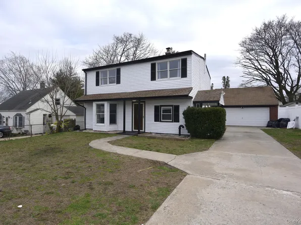 130 Balsam Lane, Levittown, NY 11756