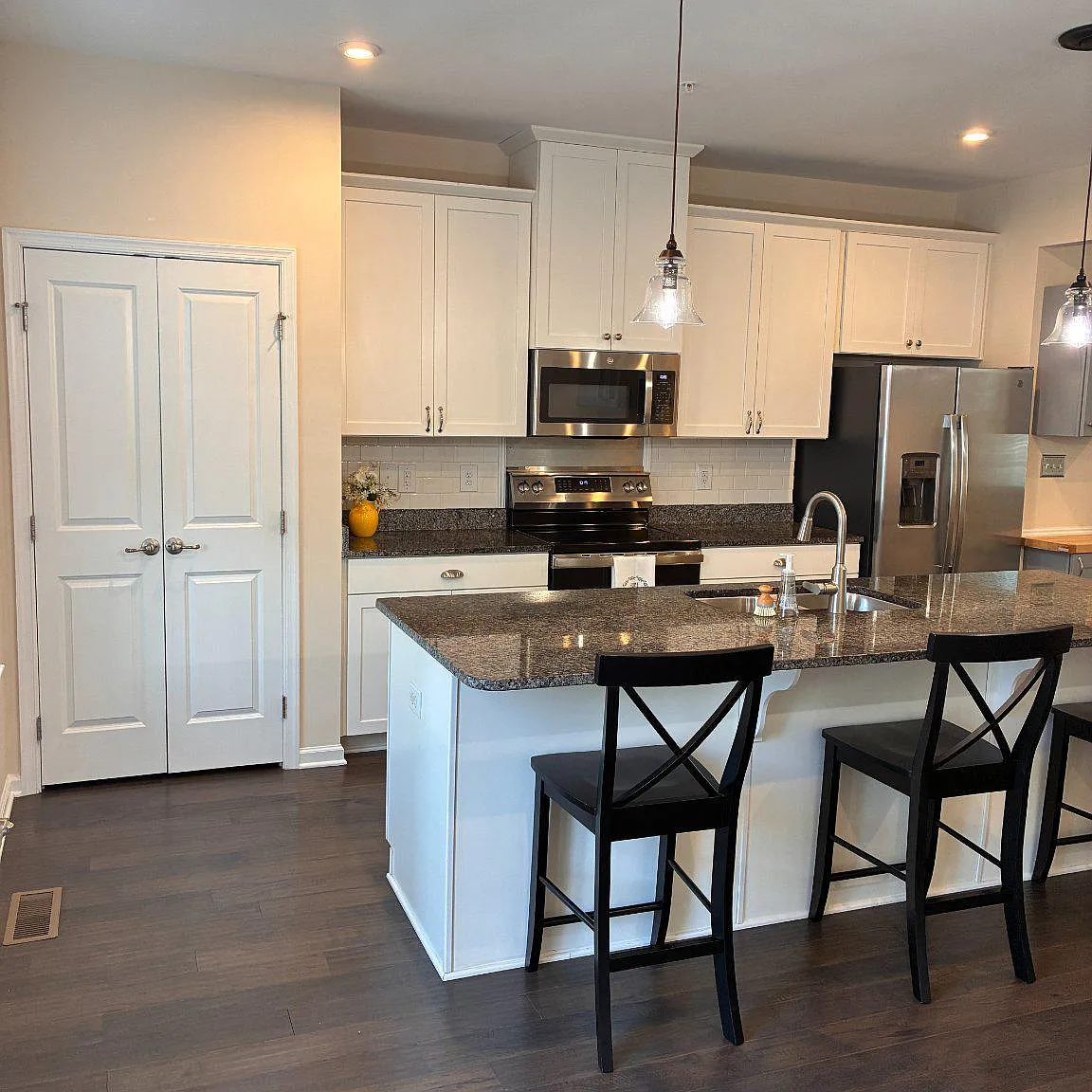 3 bed, 4.0 bath, 1765 sqft, $2,800 — Photo 3