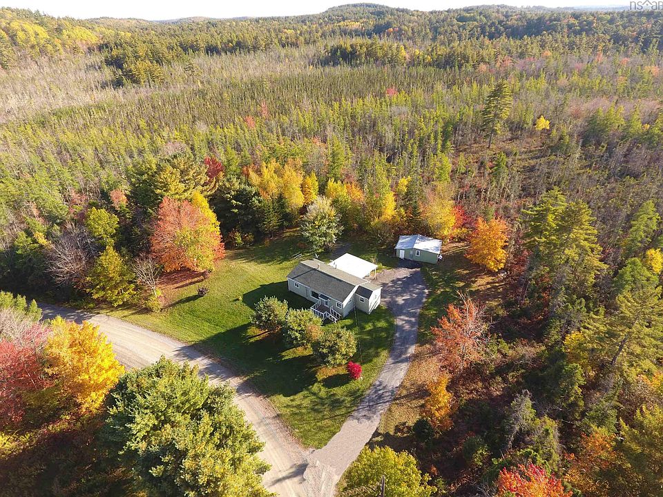 2nd image of 90 Echo Lodge Rd
