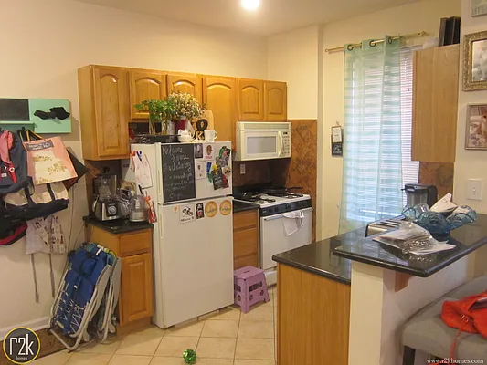 Rented by Realty 2000 Corp | media 17