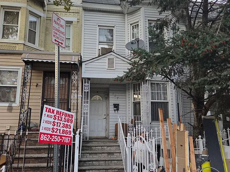 227 6th Ave W — Photo 1