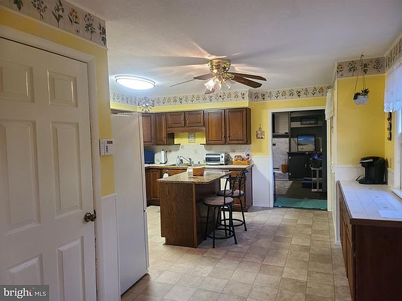 4th image of 293 Carpy Ave