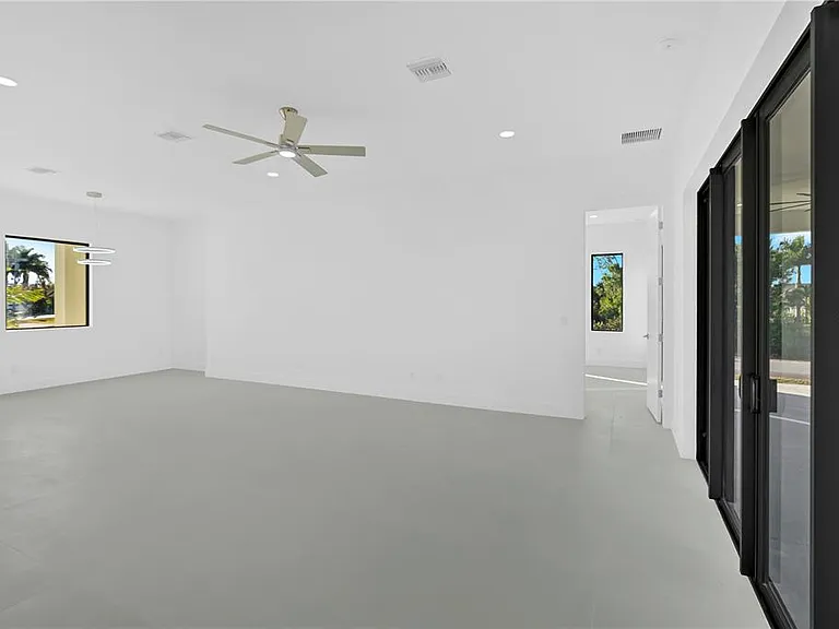 10065 Memphis St — Photo 35