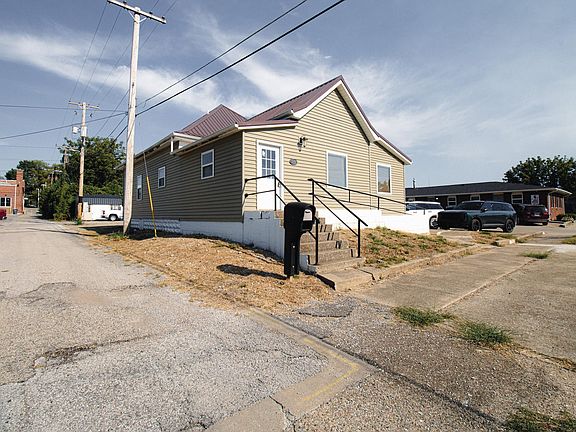 3rd image of 715 Chestnut St