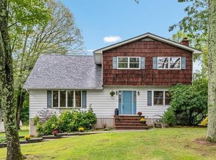 67 Petticoat Ln, Bloomingburg, NY 12721