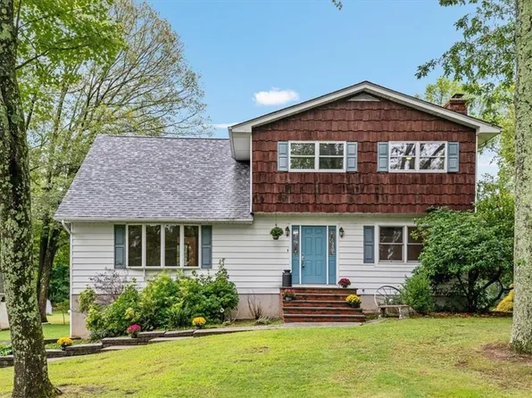 67 Petticoat Lane, Bloomingburg, NY 12721