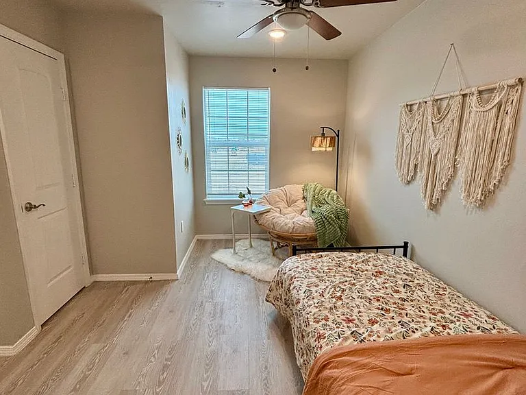 1515 S Macarthur Blvd — Photo 2