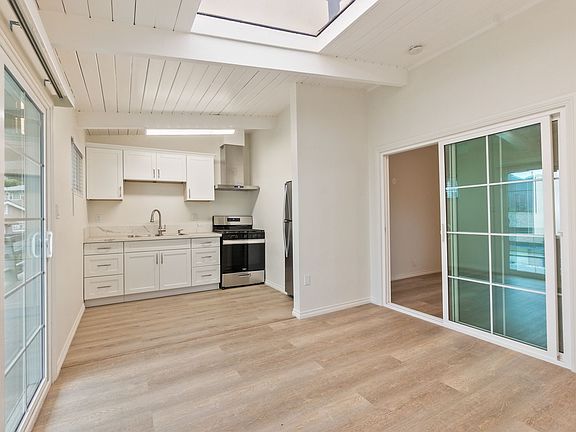 3rd image of 525 Catalina St APT B