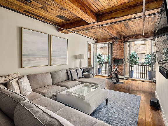 2nd image of 110 Duane St #4RW
