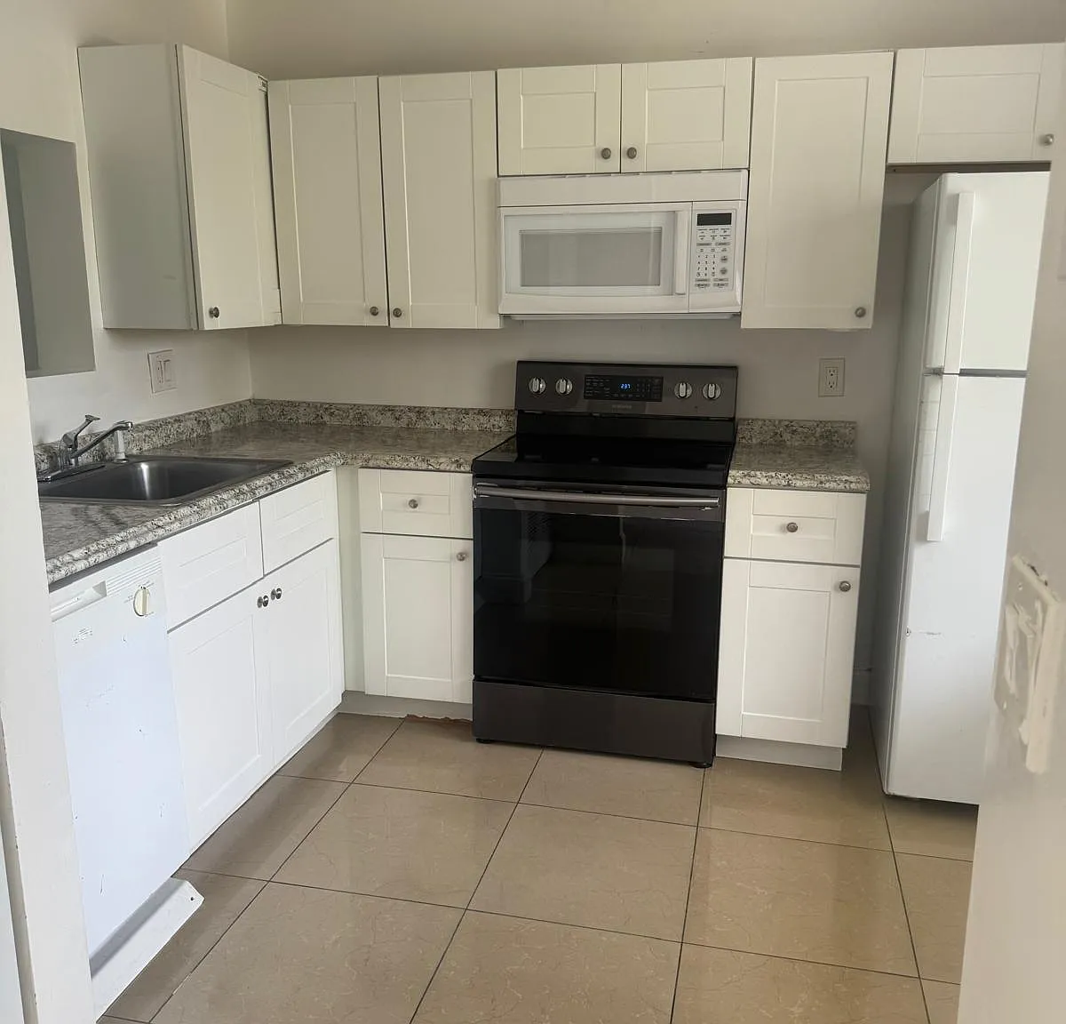 2 bed, 2.5 bath, 1300 sqft, $2,100 — Photo 2