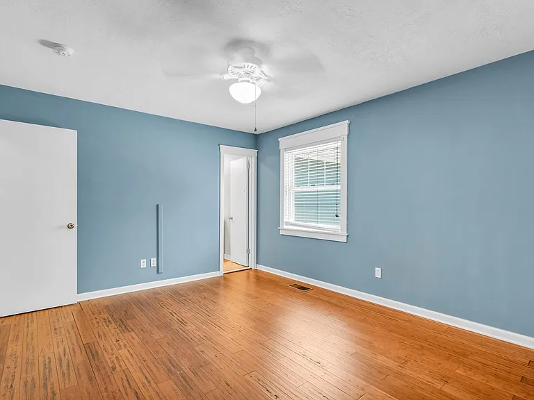 102 Hawkins St — Photo 18