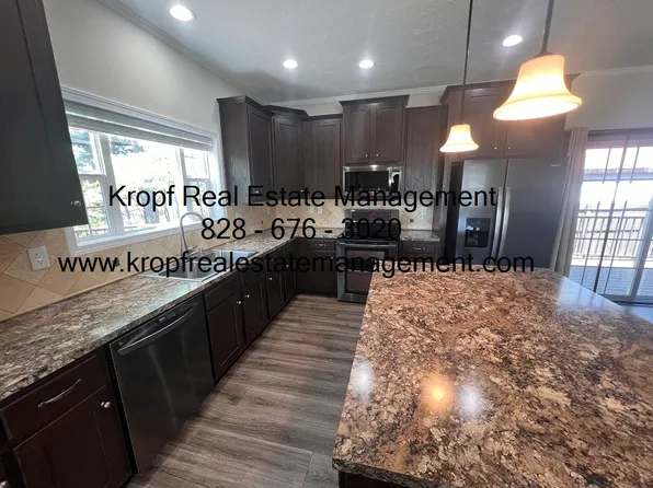 25 Kat Sales Ln, Fairview, NC 28730