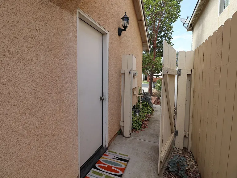 926 Louisa Ter — Photo 11