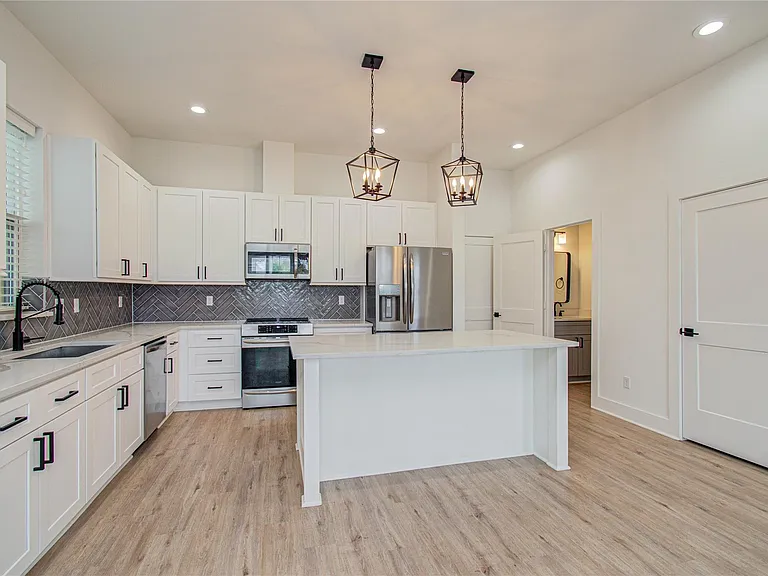 6420 Highland Pine Ln — Photo 13