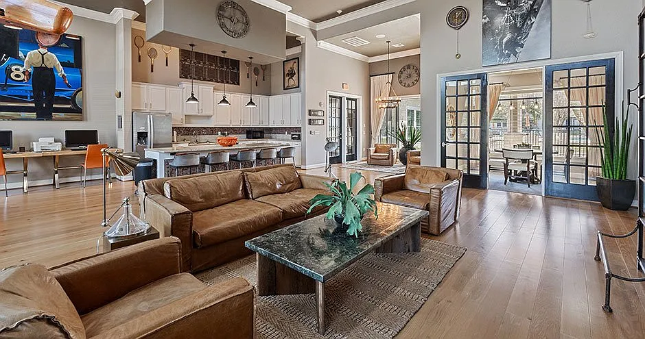 Parkway Grande Apartment Homes — Photo 4