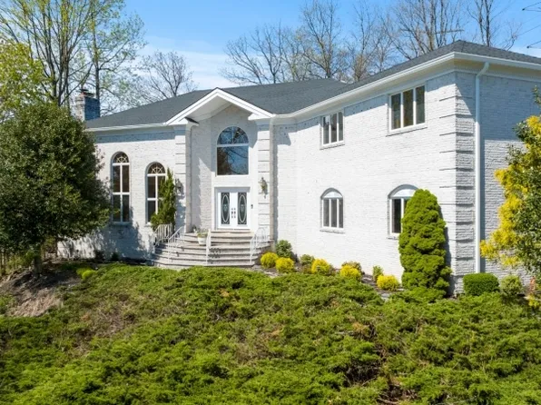 65 Brookside Ter, North Caldwell Boro, NJ 07006