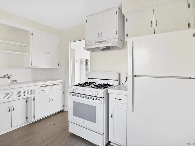 2324 Chatsworth Blvd — Photo 7