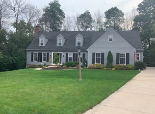 W160N8238 Pine Tree Ct, Menomonee Falls, WI 53051