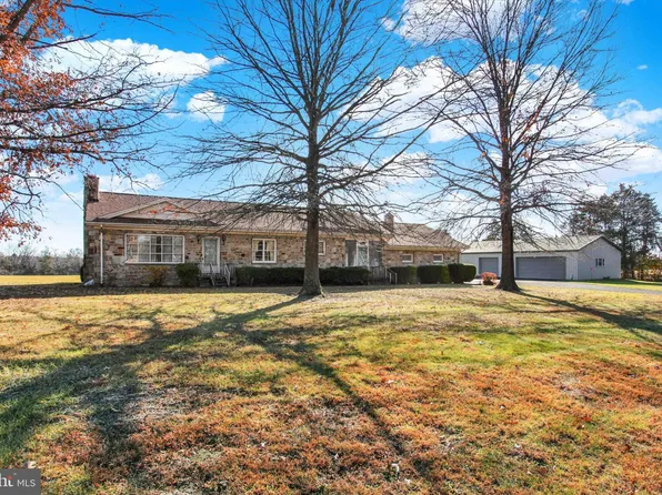 930 Hoffman Rd, Gettysburg, PA 17325