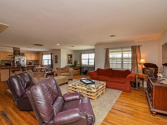 5th image of 2102 Harland Dr