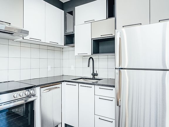2nd image of 277 Evergreen Ave APT 1R