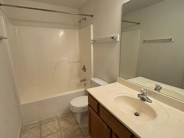 3410 E Saint Charles Rd — Photo 10