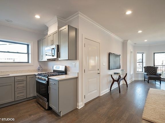 4th image of 6344 N Artesian Ave #1