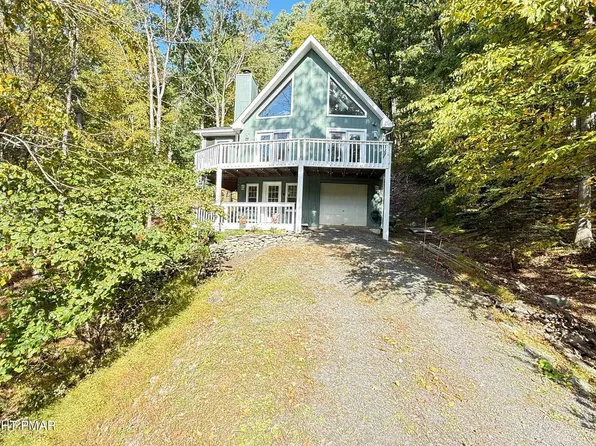 300 Brentwood Dr, Bushkill, PA 18324
