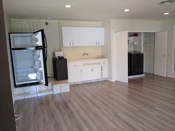microwave, kitchenette, refrigerator, and electric stove.
