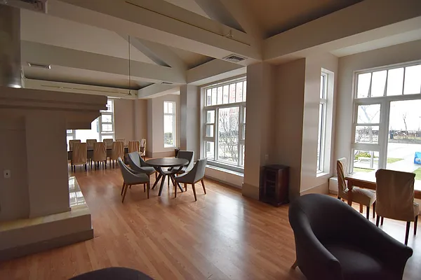 Sold by Continent Realty LLC | media 4