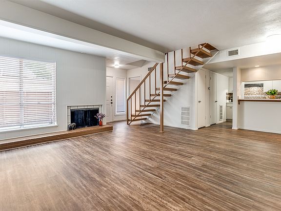 3rd image of 3121 Park Ln APT 1129