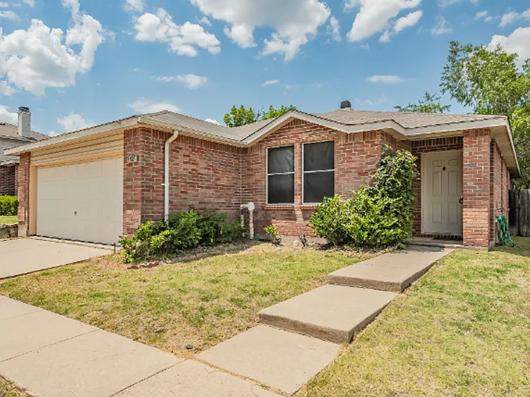 3327 Clydesdale Dr — Photo 1