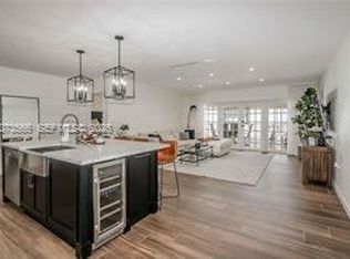 16509 Fox Den Ct, Miami Lakes, FL 33014