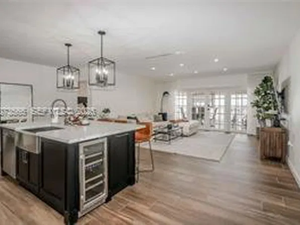 16509 Fox Den Ct, Miami Lakes, FL 33014