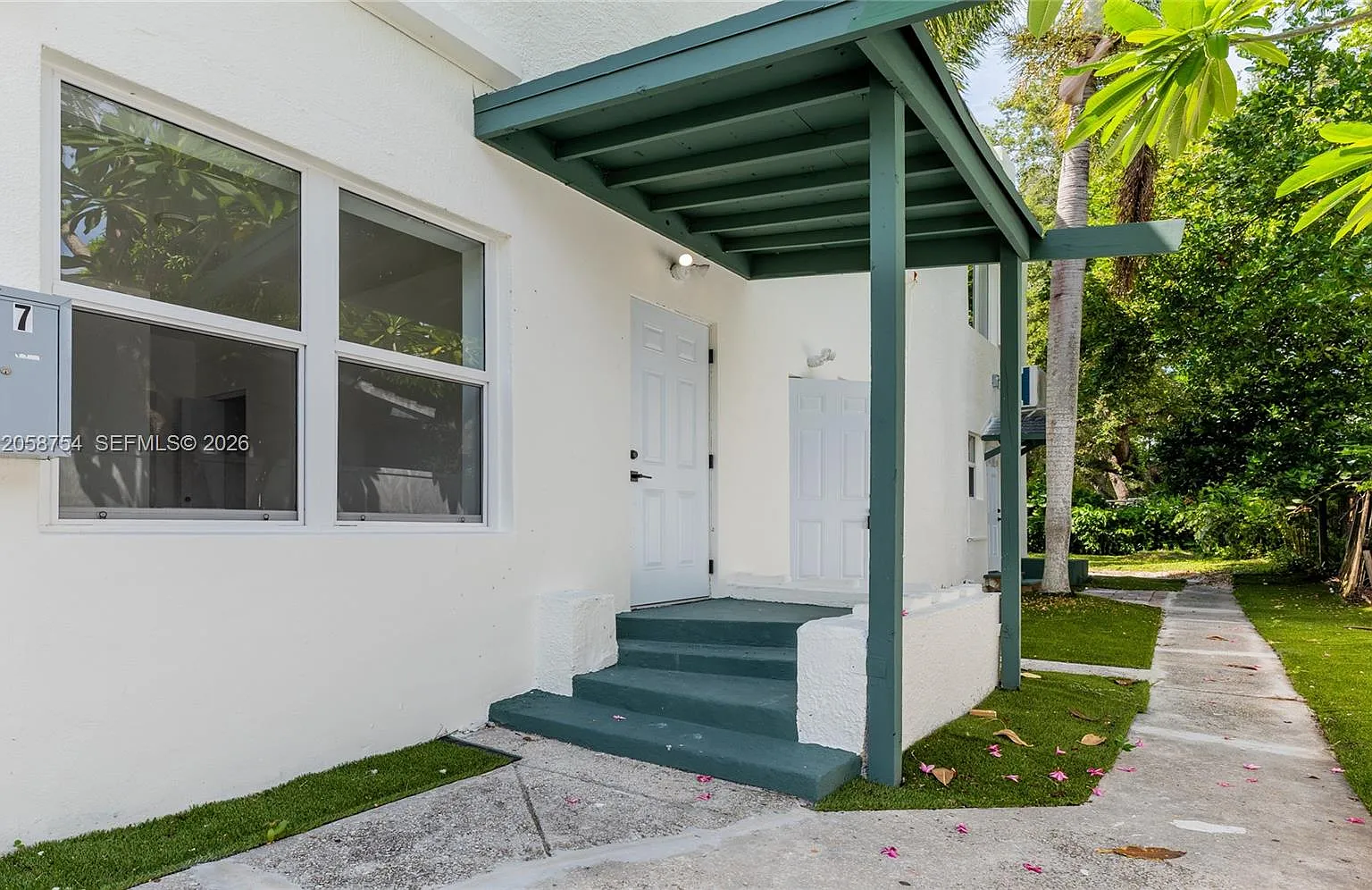 1 bed, 1.0 bath, $1,850 — Photo 2
