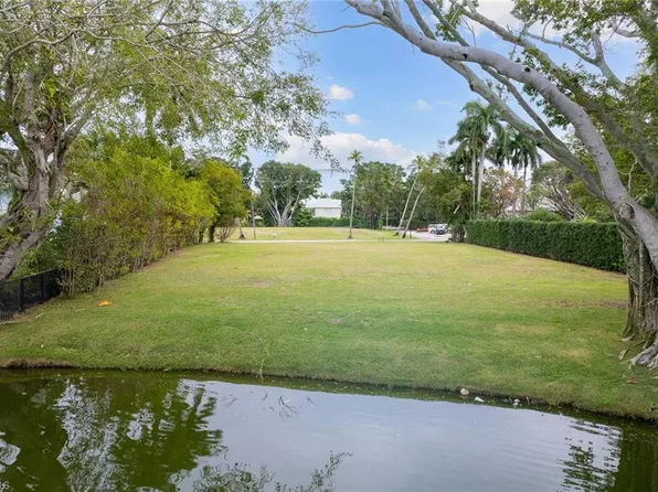 2550 Lantern LN, NAPLES, FL 34102