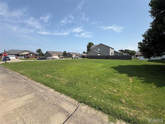 2nd image of 1001 Peach Ln