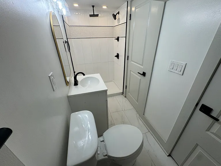 Lower level 3rd FULL bathroom!